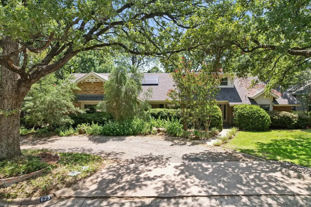 623 N Bowen Road Arlington TX 76012