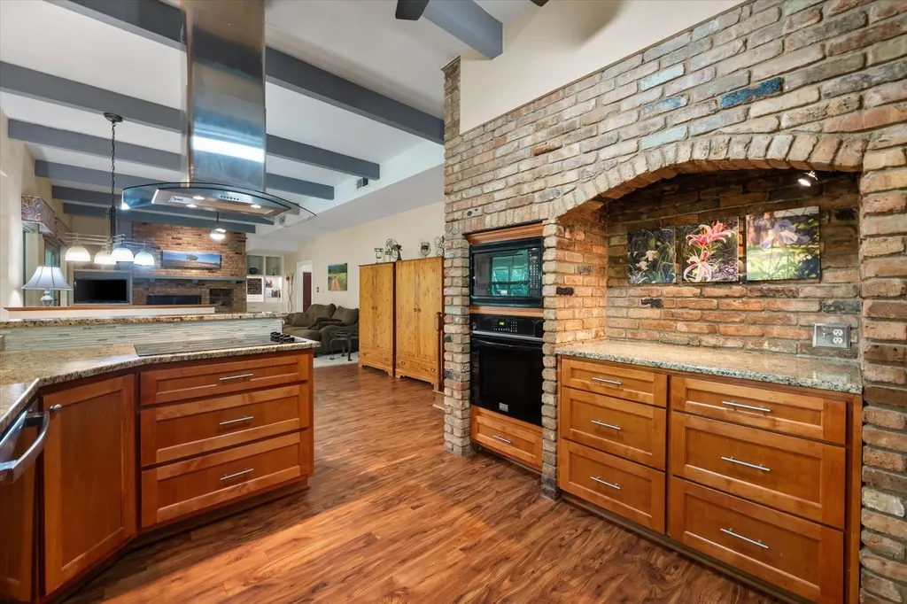 623 N Bowen Road Arlington TX 76012