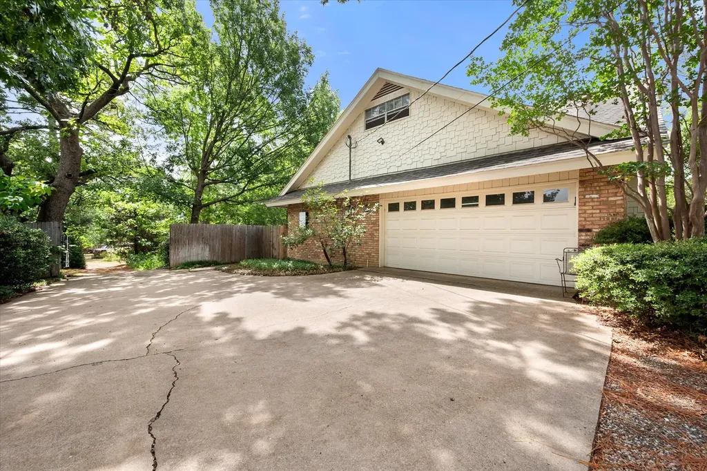 623 N Bowen Road Arlington TX 76012