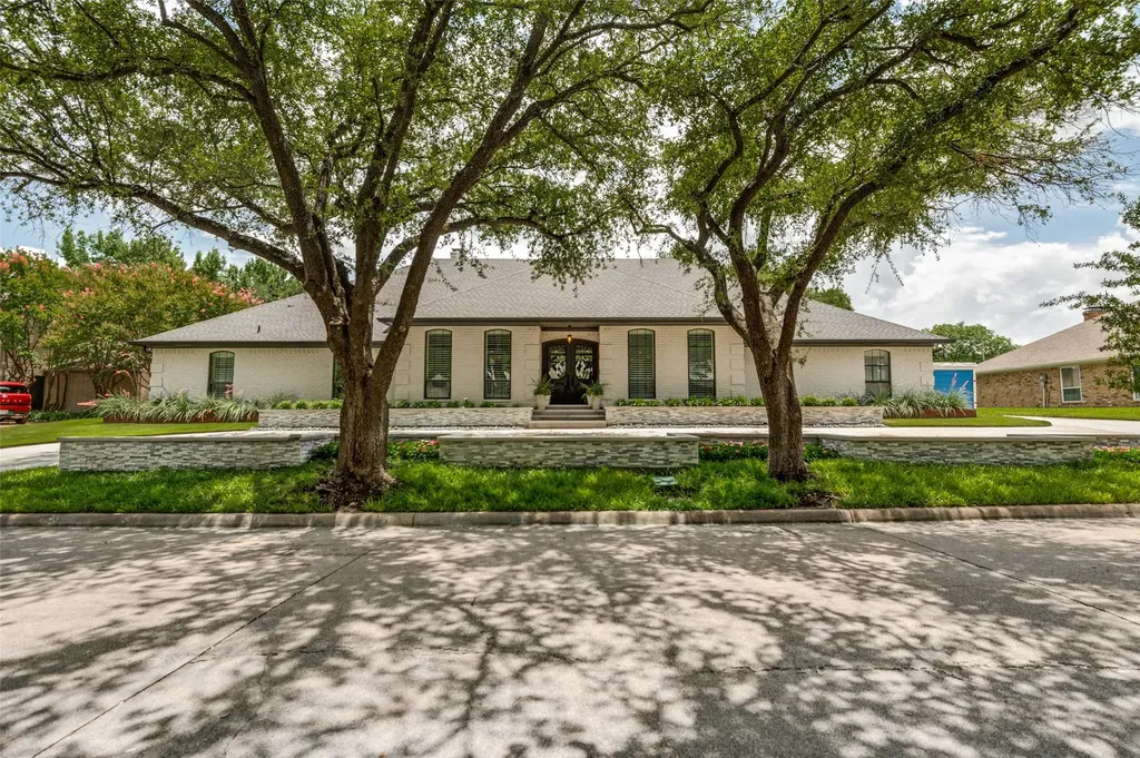 5922 Bent Trail Dallas TX 75248
