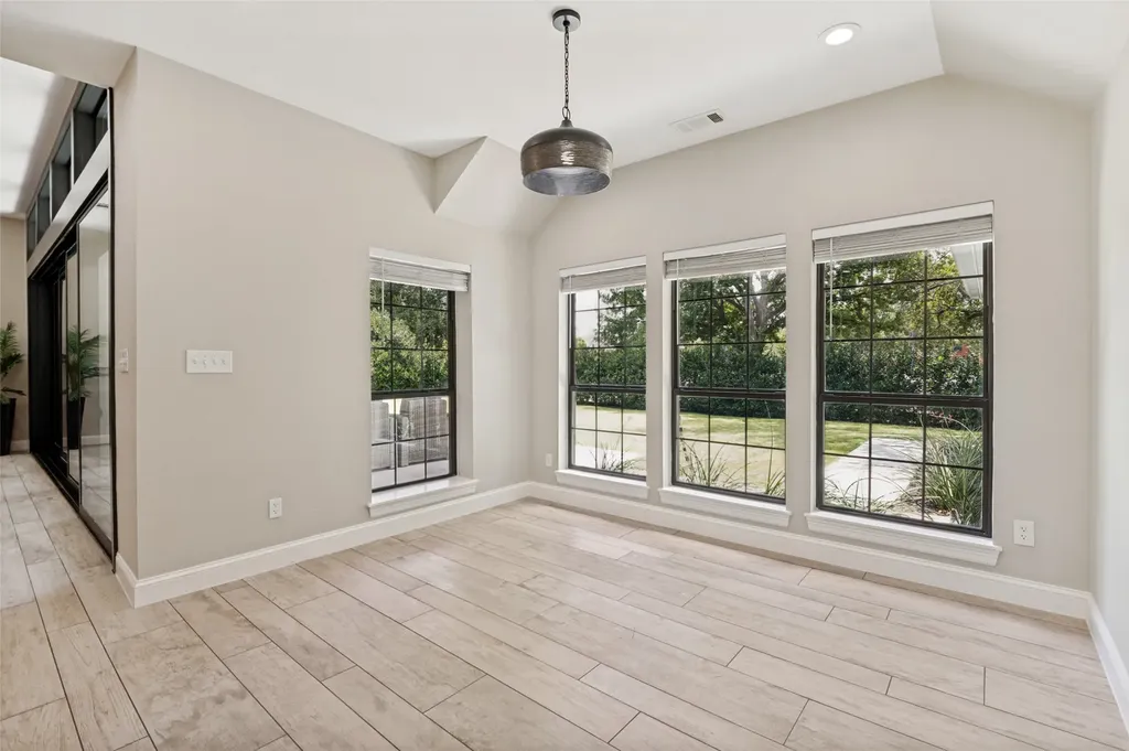 5922 Bent Trail Dallas TX 75248