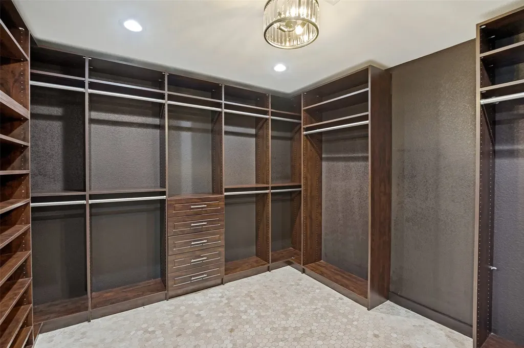 5922 Bent Trail Dallas TX 75248