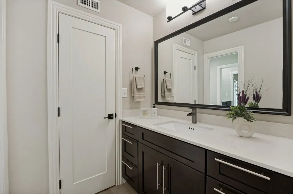 5922 Bent Trail Dallas TX 75248