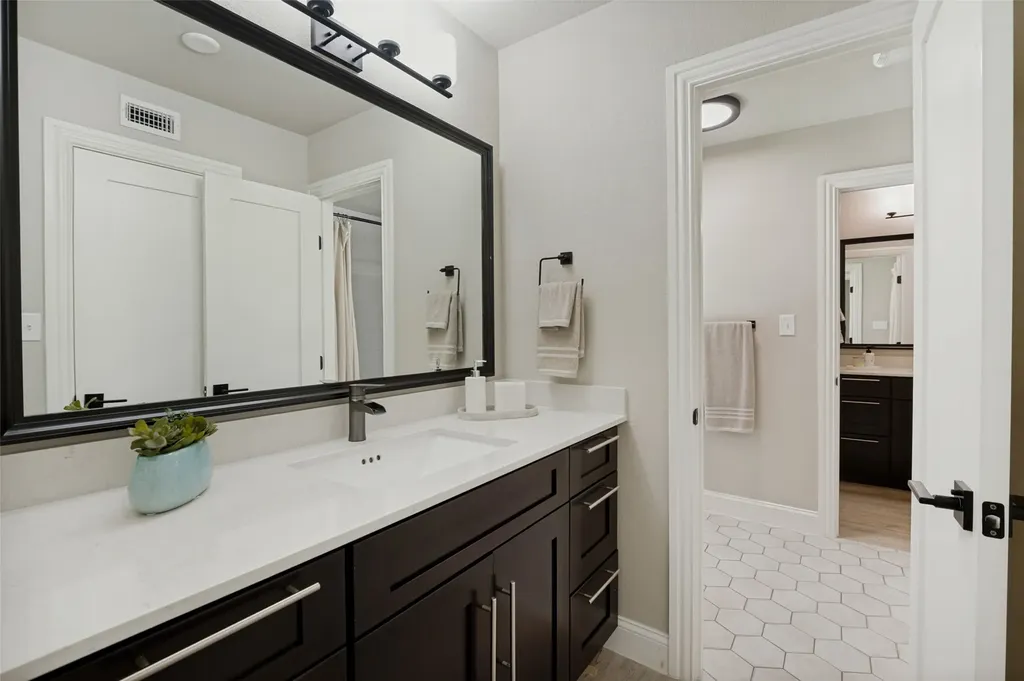 5922 Bent Trail Dallas TX 75248