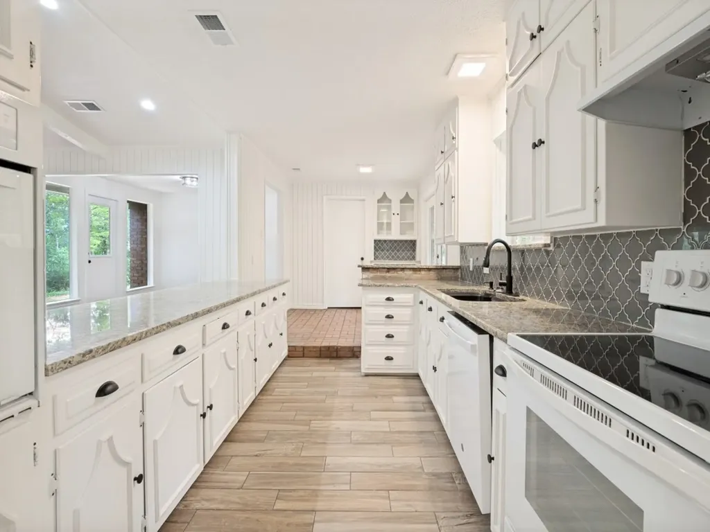 1408 N Cedar Hill Road Cedar Hill TX 75104