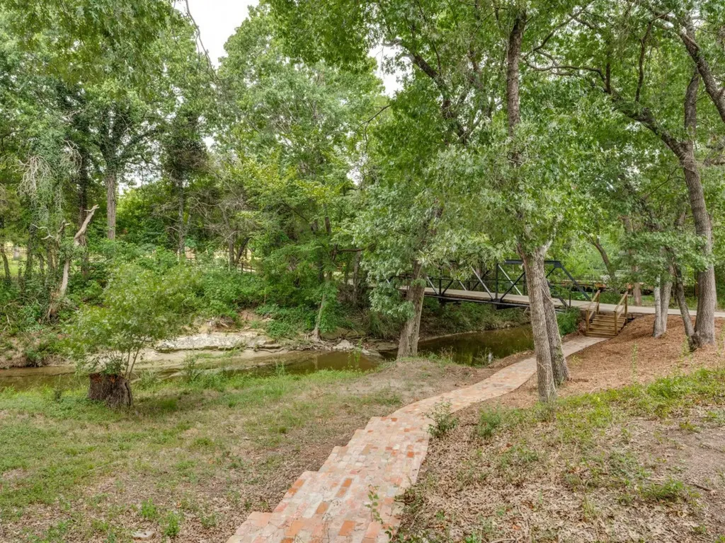 1408 N Cedar Hill Road Cedar Hill TX 75104