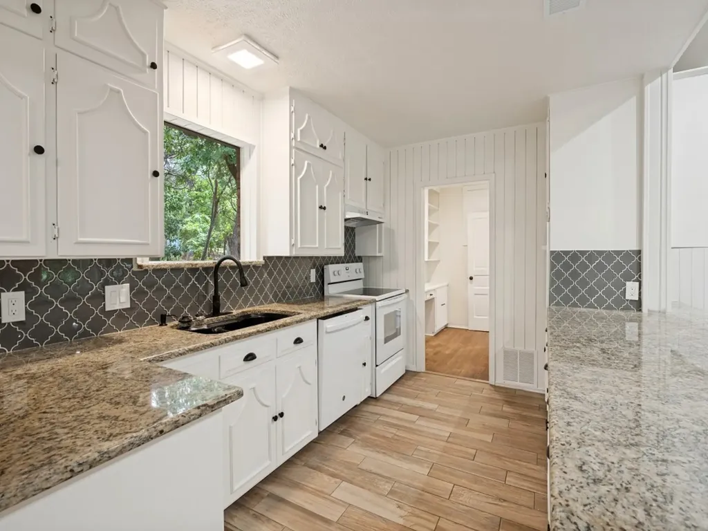 1408 N Cedar Hill Road Cedar Hill TX 75104