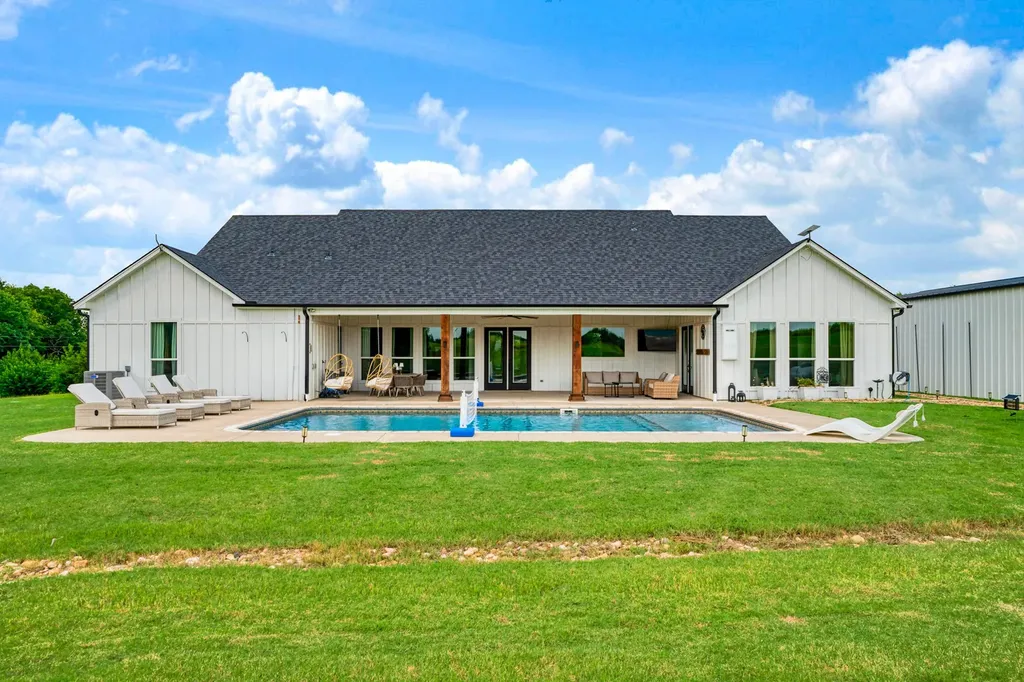 700 County Road 44430 Paris TX 75460