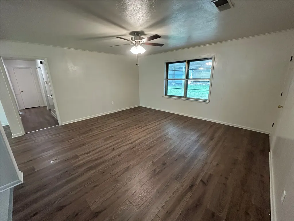 900 N 23 1/2 Street Corsicana TX 75110