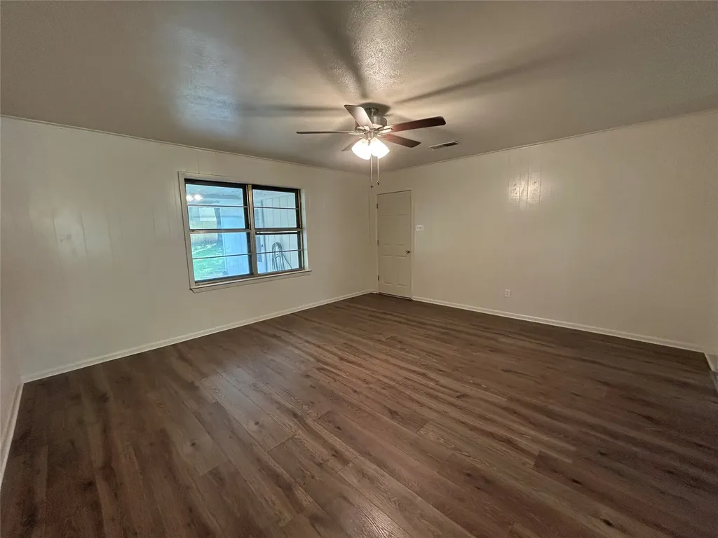 900 N 23 1/2 Street Corsicana TX 75110