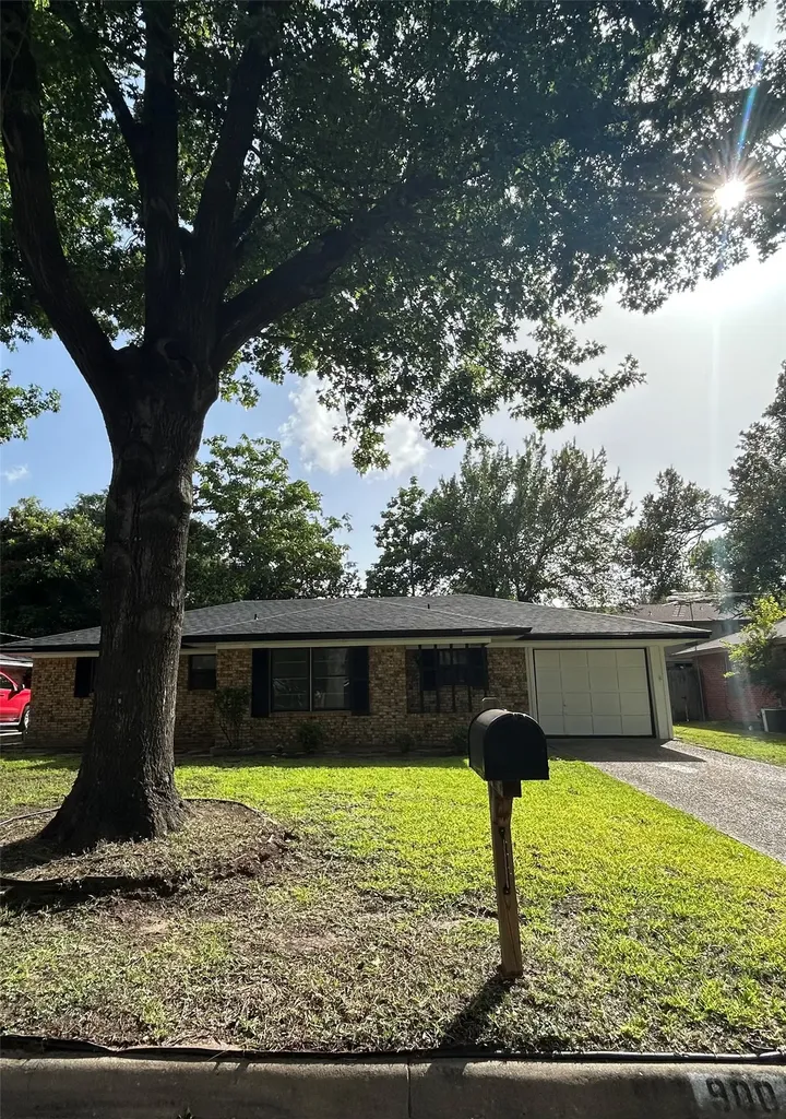 900 N 23 1/2 Street Corsicana TX 75110