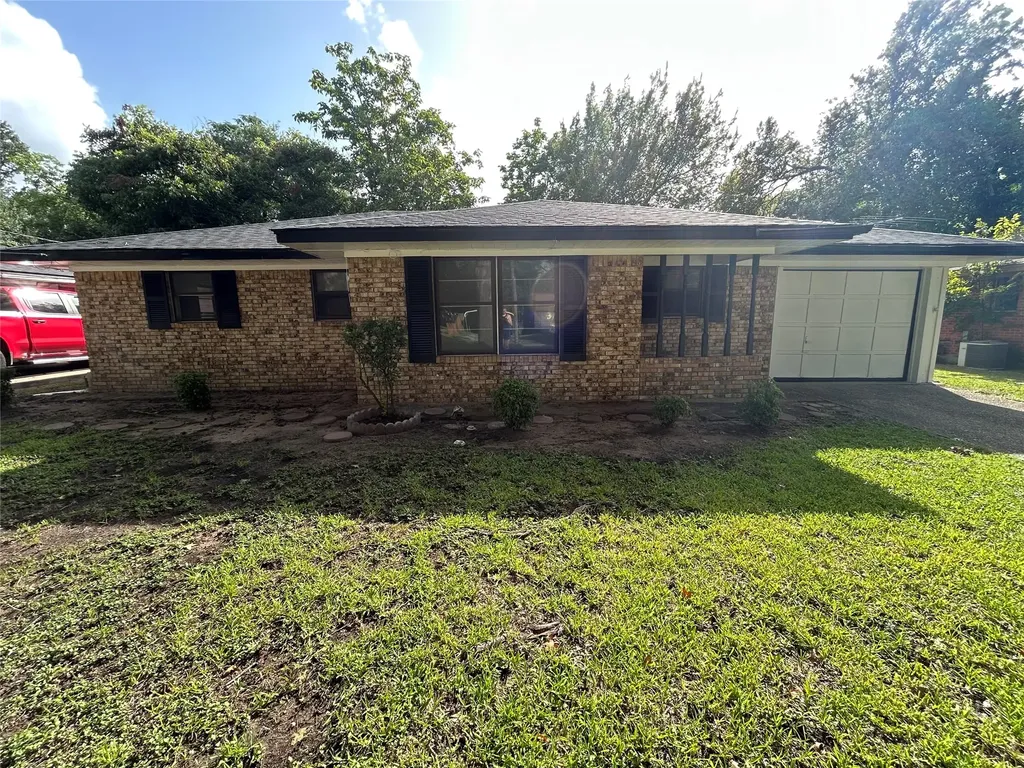 900 N 23 1/2 Street Corsicana TX 75110