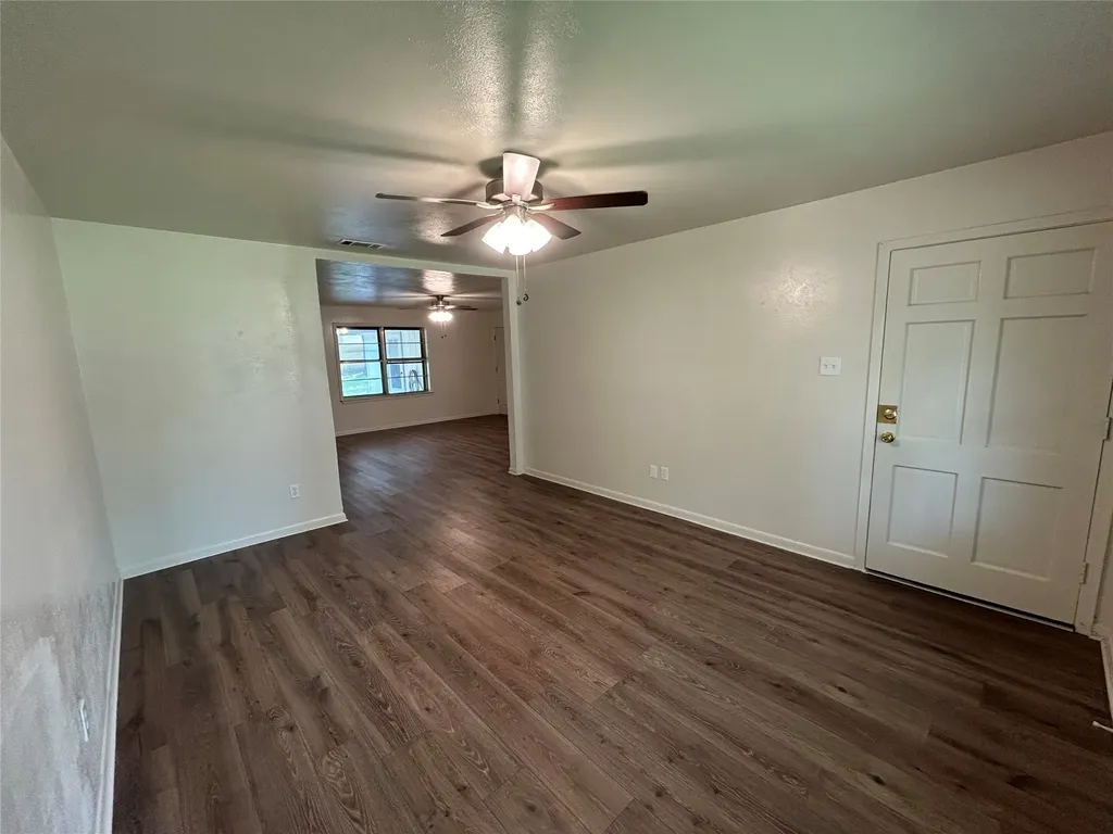 900 N 23 1/2 Street Corsicana TX 75110