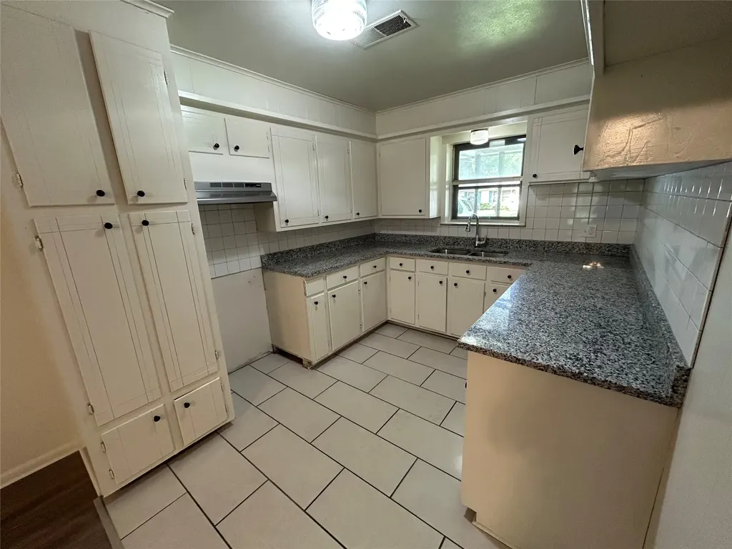 900 N 23 1/2 Street Corsicana TX 75110