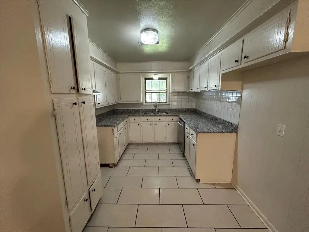 900 N 23 1/2 Street Corsicana TX 75110