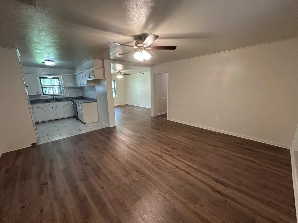 900 N 23 1/2 Street Corsicana TX 75110