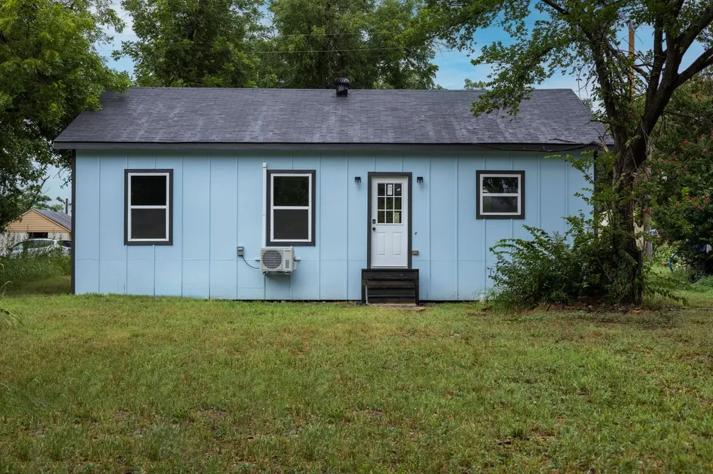 319 E Main Street Ranger TX 76470