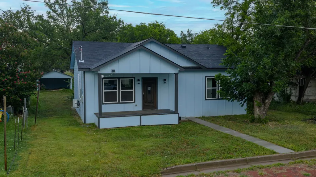 319 E Main Street Ranger TX 76470