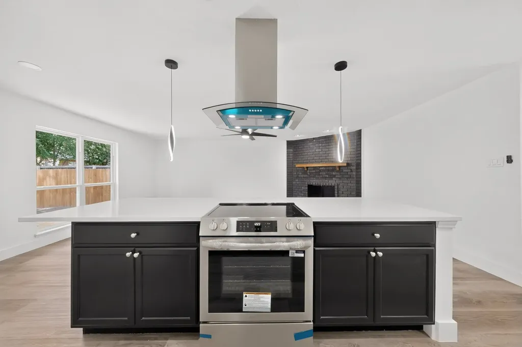 1813 Legend Garland TX 75040
