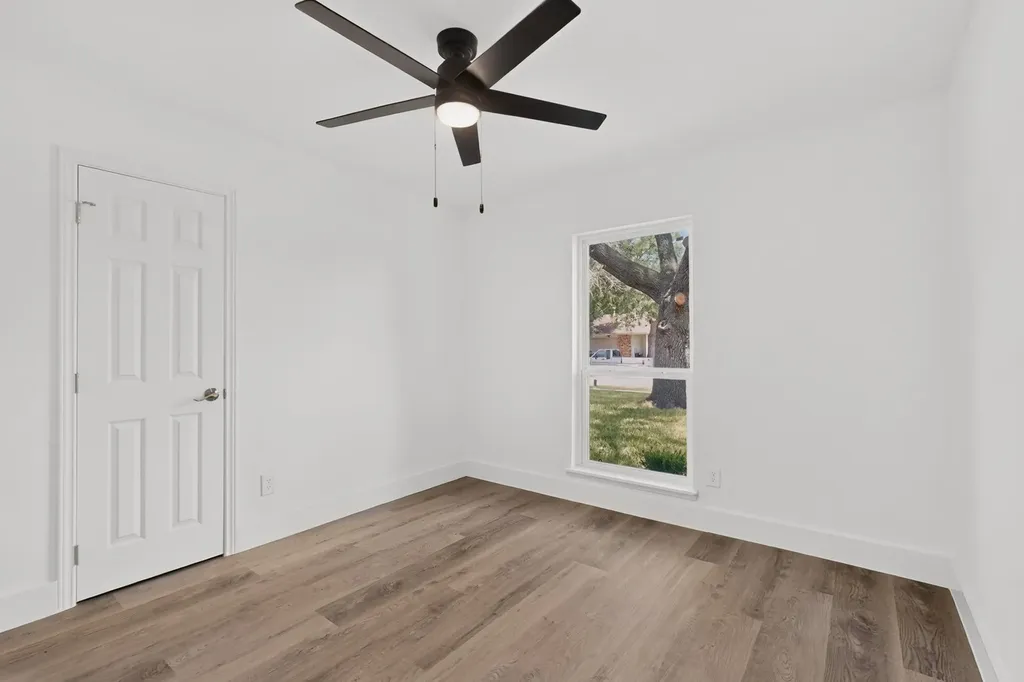 1813 Legend Garland TX 75042