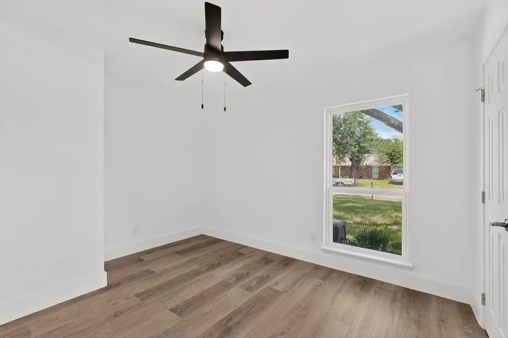 1813 Legend Garland TX 75042