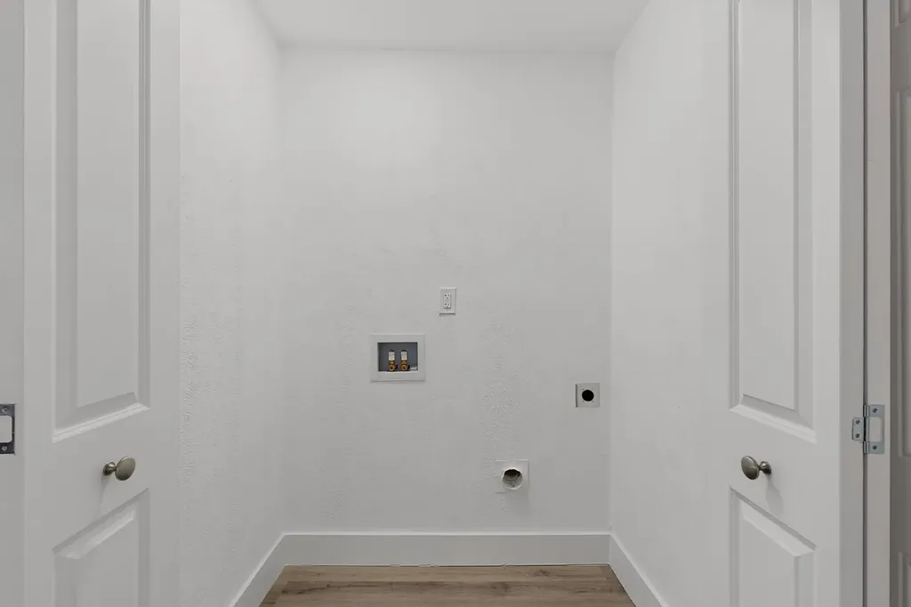 1813 Legend Garland TX 75042