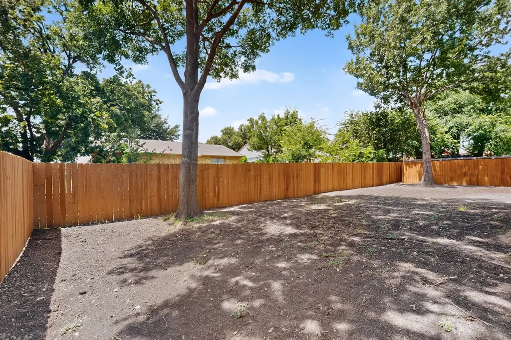 1813 Legend Garland TX 75042