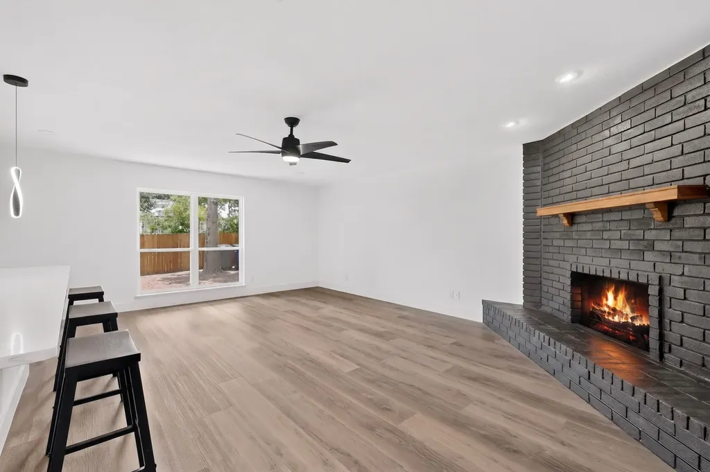 1813 Legend Garland TX 75042