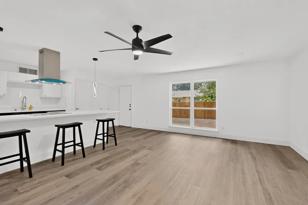 1813 Legend Garland TX 75042