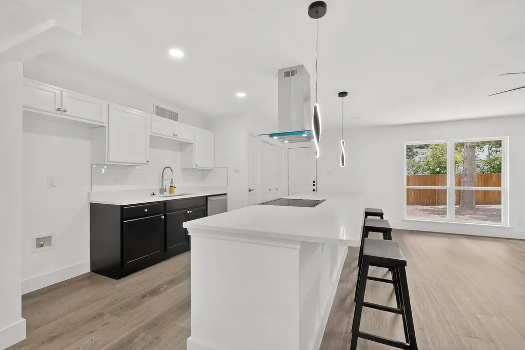 1813 Legend Garland TX 75042