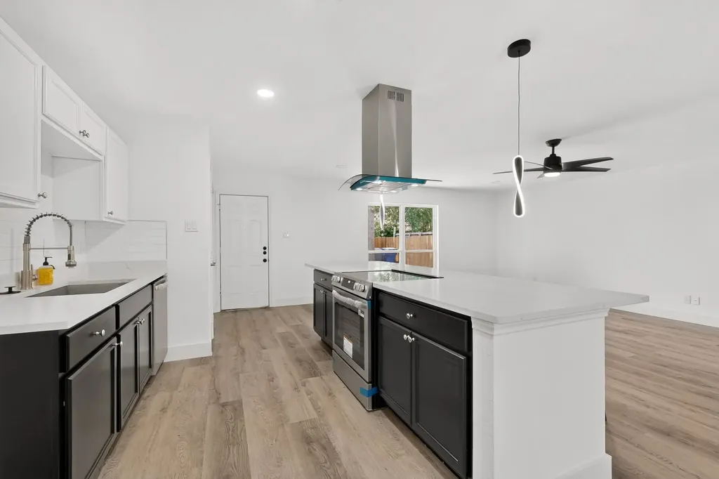 1813 Legend Garland TX 75042