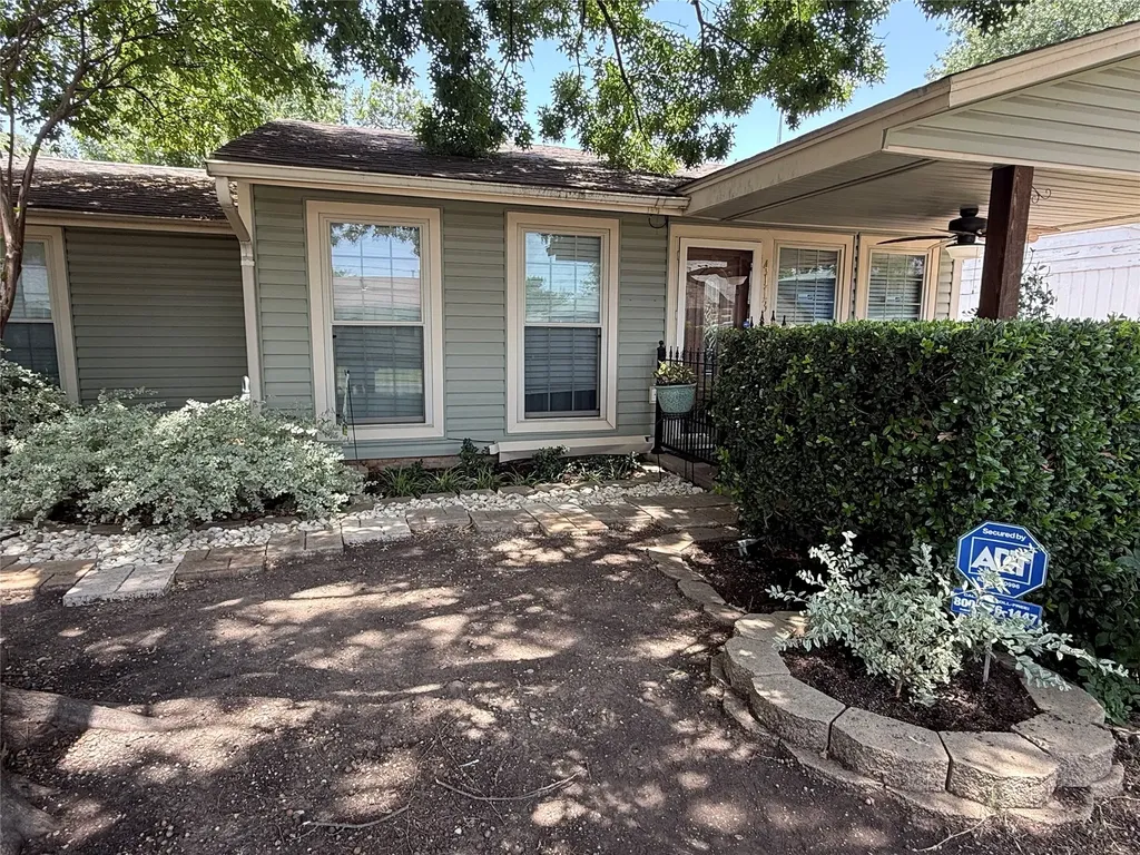 4113 Barksdale Court Dallas TX 75211