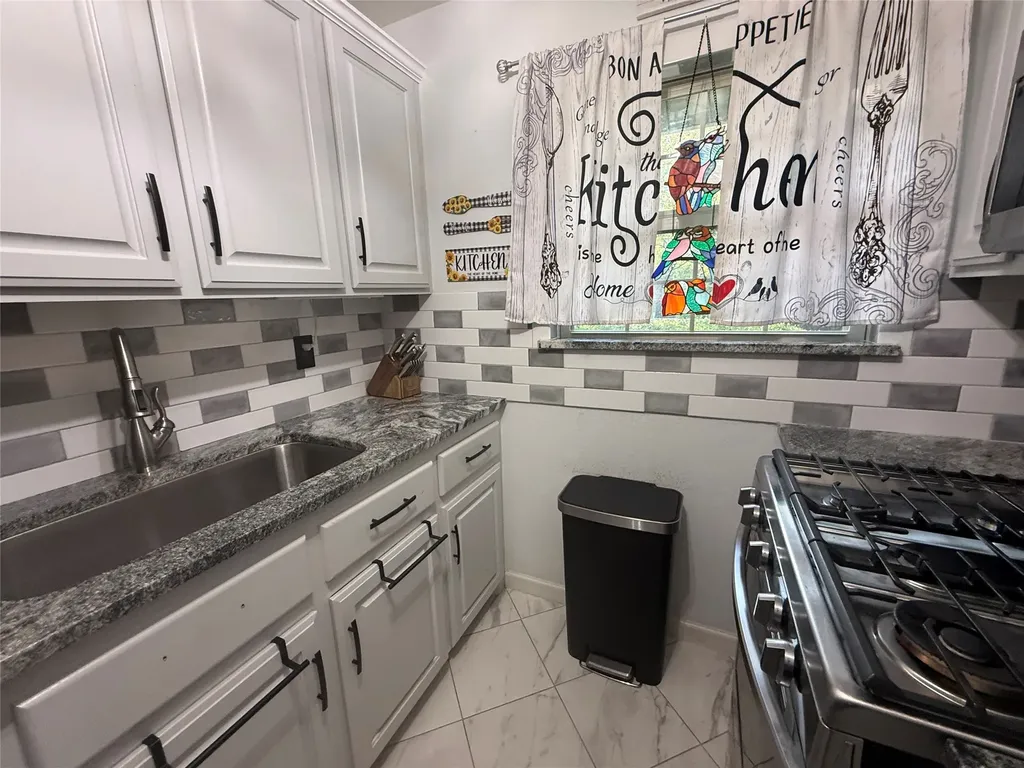 4113 Barksdale Court Dallas TX 75211