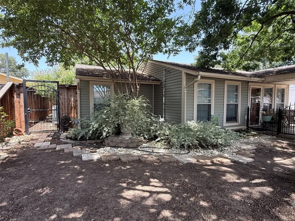 4113 Barksdale Court Dallas TX 75211