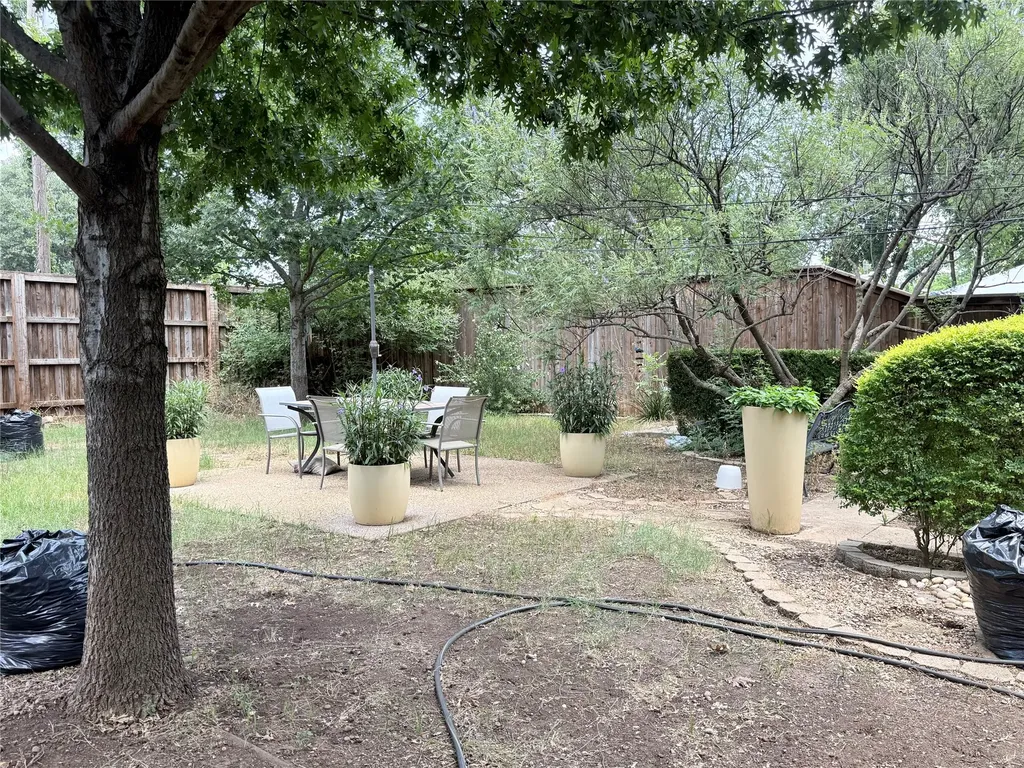 4113 Barksdale Court Dallas TX 75211