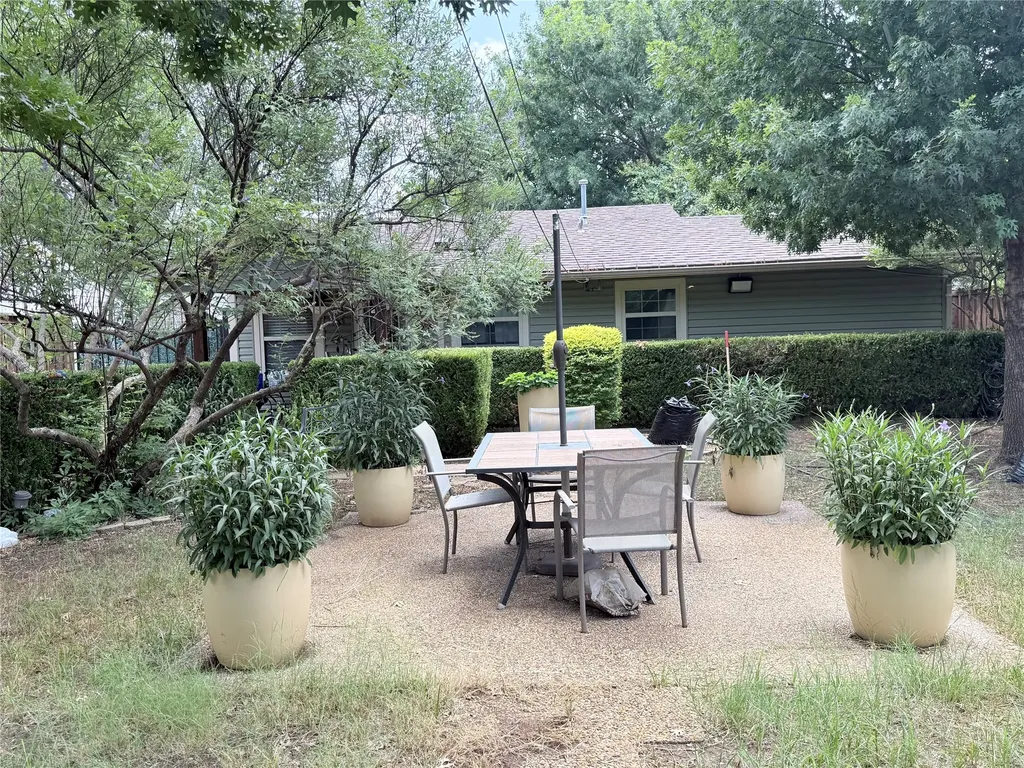 4113 Barksdale Court Dallas TX 75211