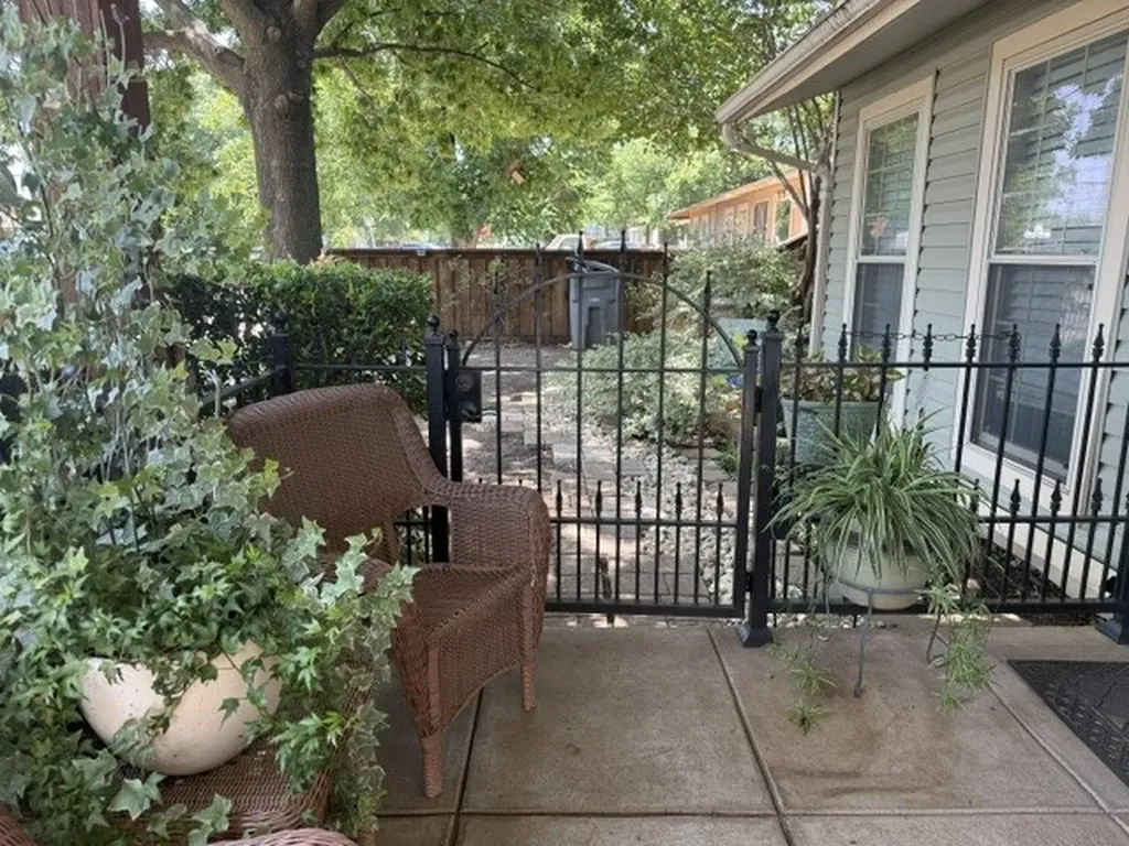 4113 Barksdale Court Dallas TX 75211