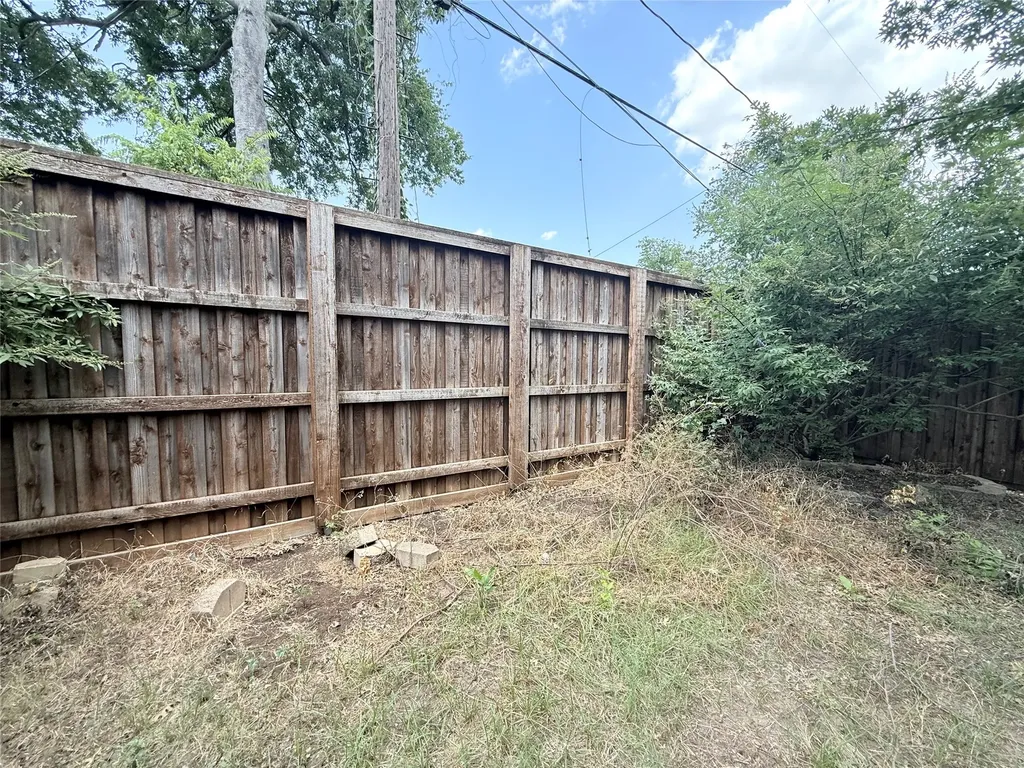 4113 Barksdale Court Dallas TX 75211