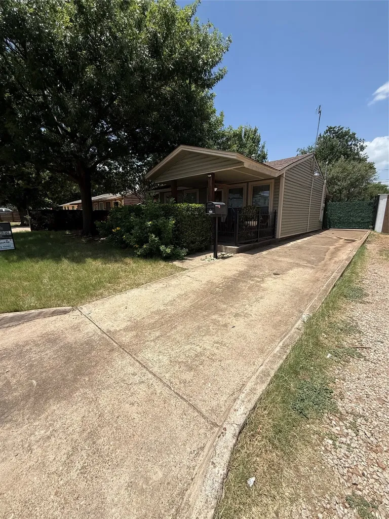 4113 Barksdale Court Dallas TX 75211