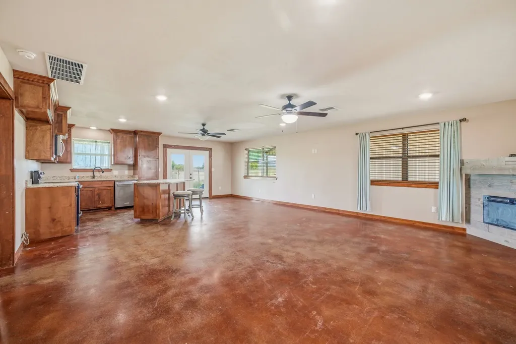 341 Wesley Chapel Road Jacksboro TX 76458