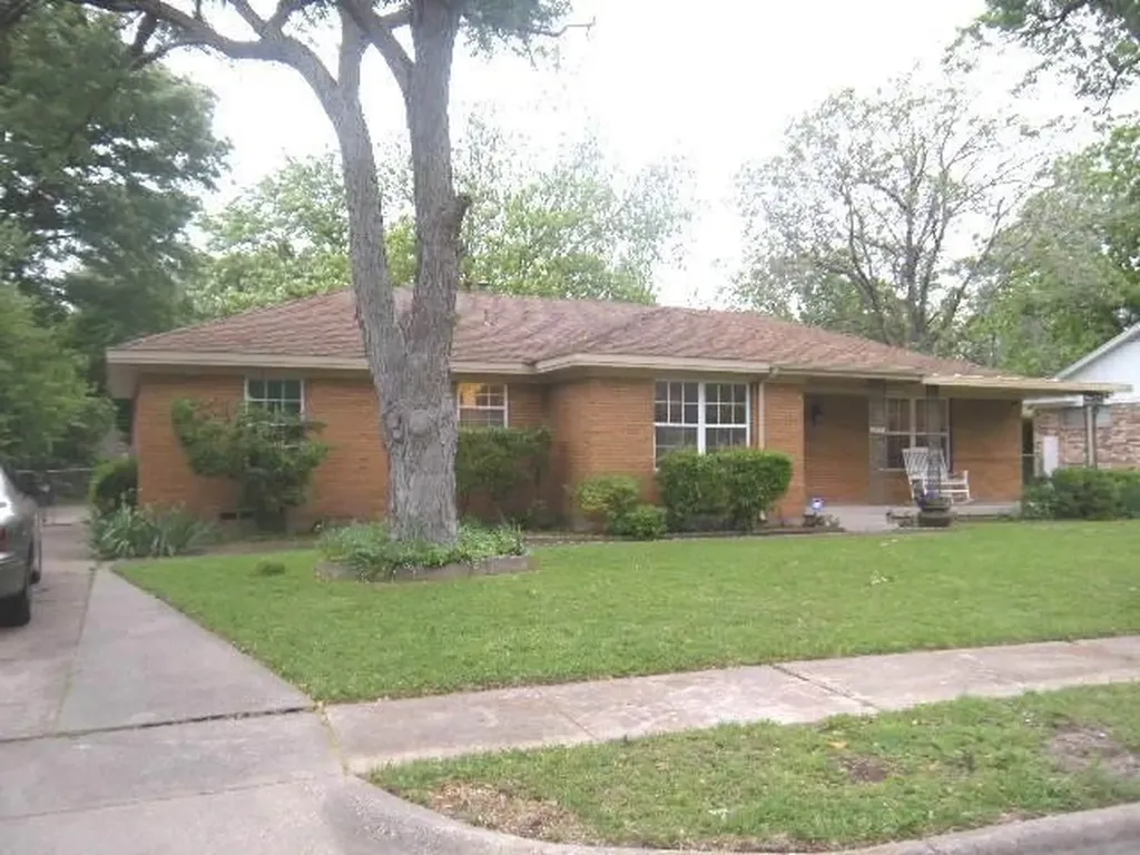 808 Branch Drive Garland TX 75041