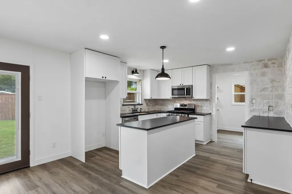 8711 Hackney Lane Dallas TX 75238