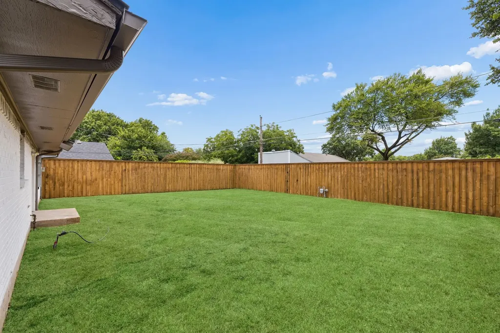 8711 Hackney Lane Dallas TX 75238