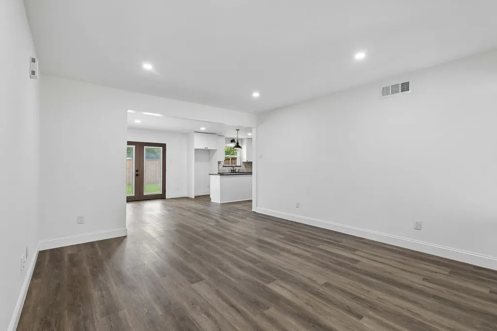 8711 Hackney Lane Dallas TX 75238
