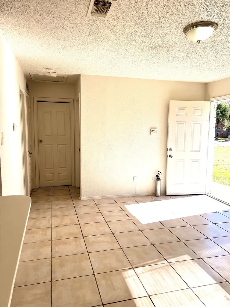 3848 Waldorf Street Fort Worth TX 76119