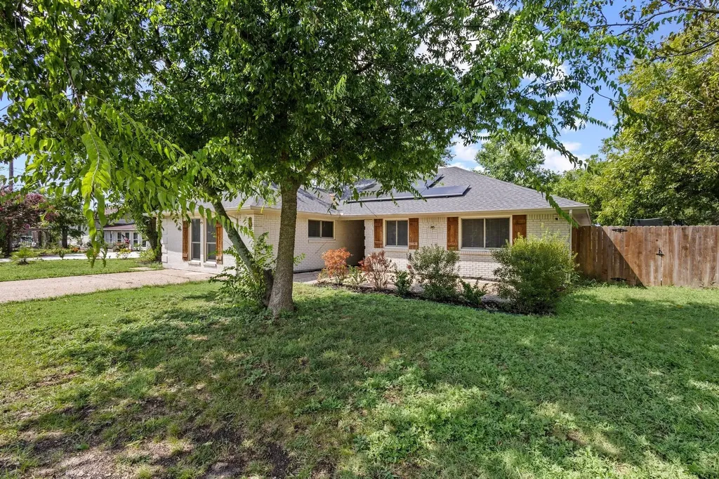 Van Alstyne TX, 878 N Main Drive