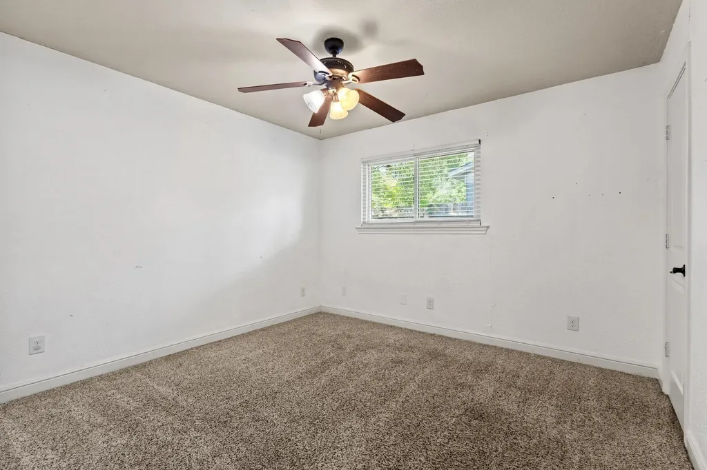 878 N Main Drive Van Alstyne TX 75495