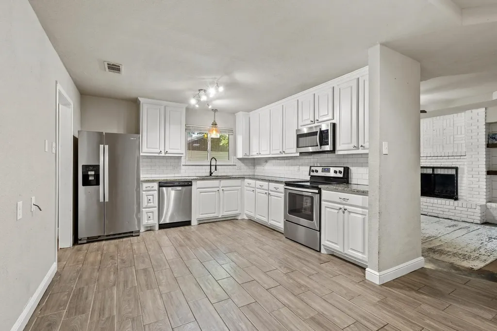 878 N Main Drive Van Alstyne TX 75495