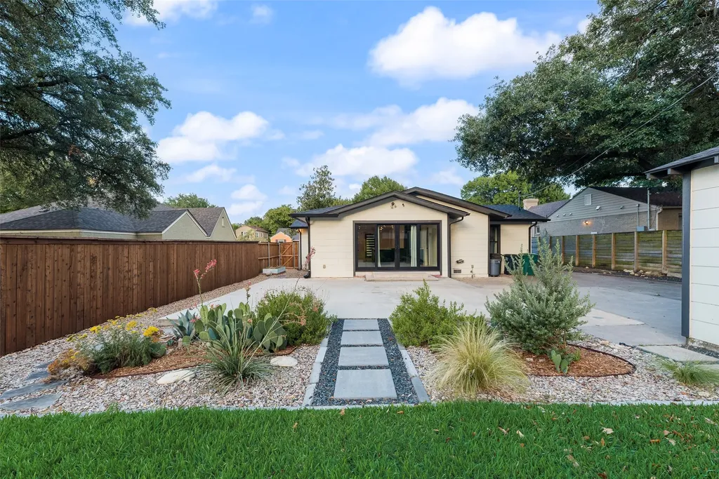 3016 6th Avenue Fort Worth TX 76110
