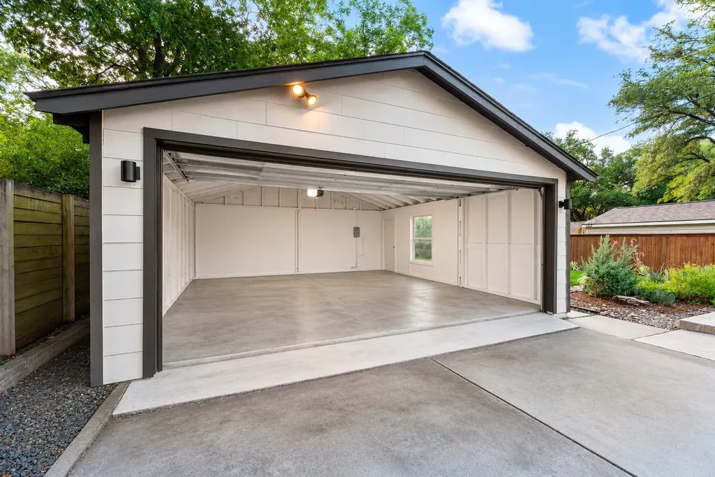 3016 6th Avenue Fort Worth TX 76110